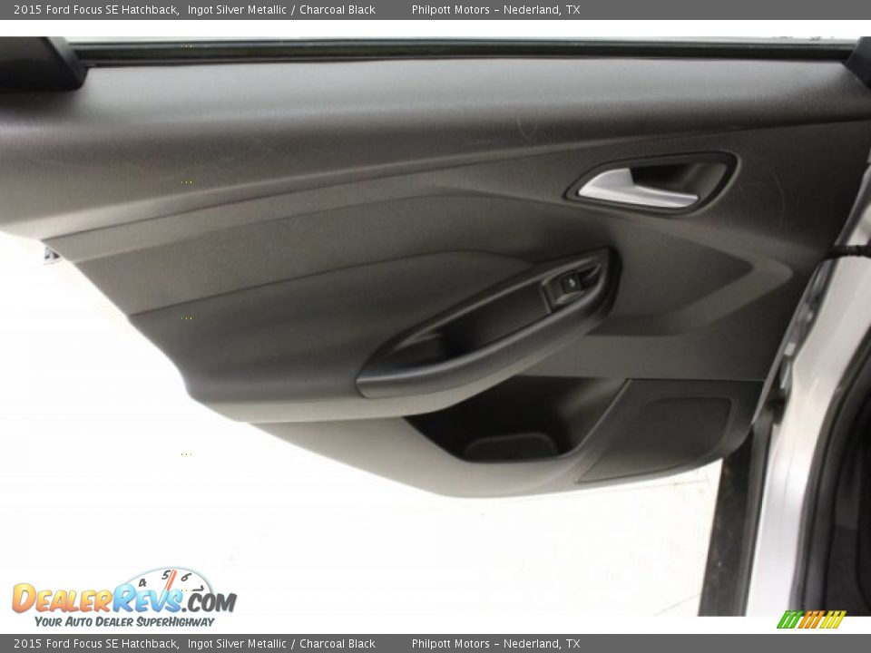2015 Ford Focus SE Hatchback Ingot Silver Metallic / Charcoal Black Photo #23