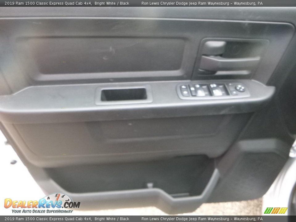 2019 Ram 1500 Classic Express Quad Cab 4x4 Bright White / Black Photo #15