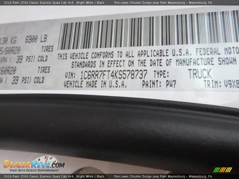 2019 Ram 1500 Classic Express Quad Cab 4x4 Bright White / Black Photo #16