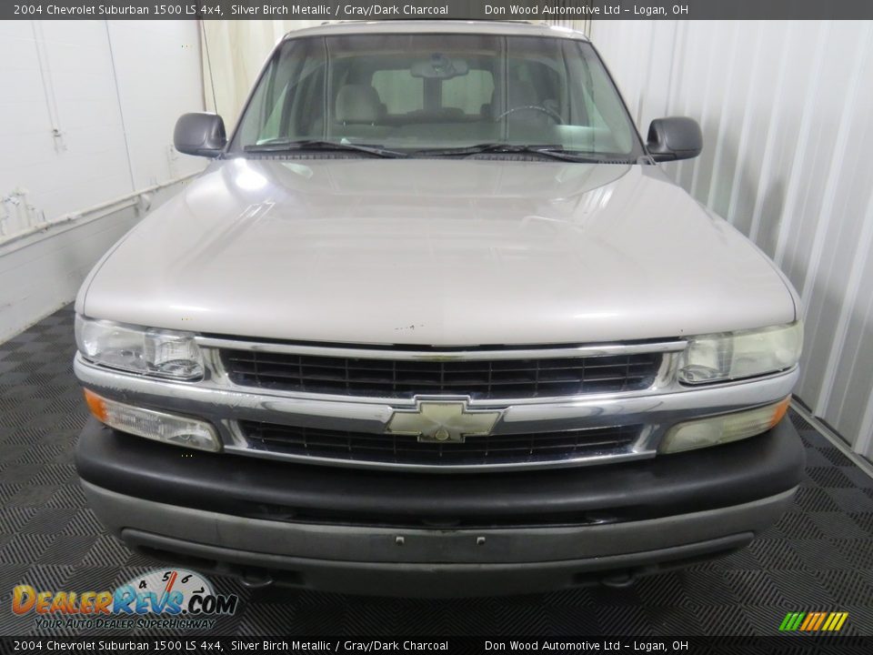 2004 Chevrolet Suburban 1500 LS 4x4 Silver Birch Metallic / Gray/Dark Charcoal Photo #5