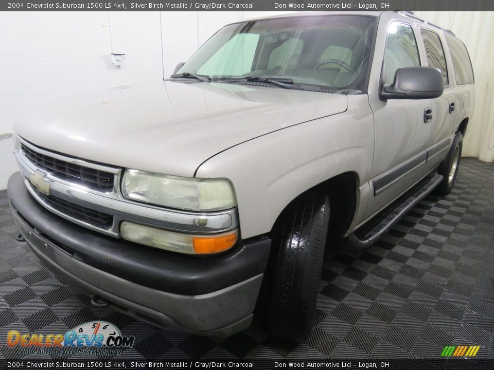 2004 Chevrolet Suburban 1500 LS 4x4 Silver Birch Metallic / Gray/Dark Charcoal Photo #8