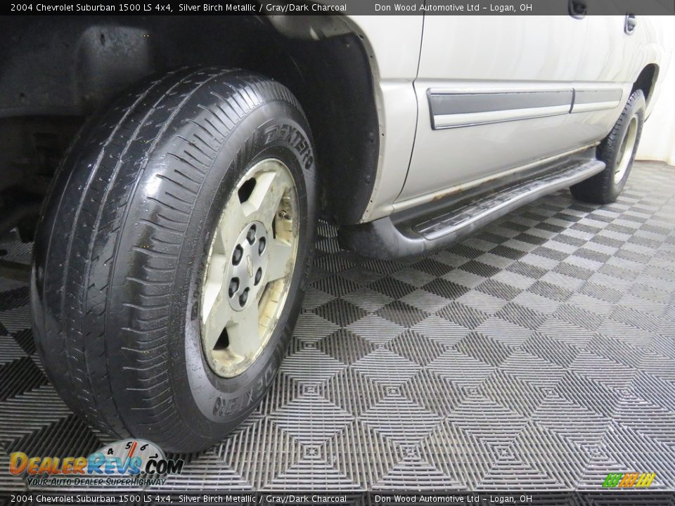 2004 Chevrolet Suburban 1500 LS 4x4 Silver Birch Metallic / Gray/Dark Charcoal Photo #9