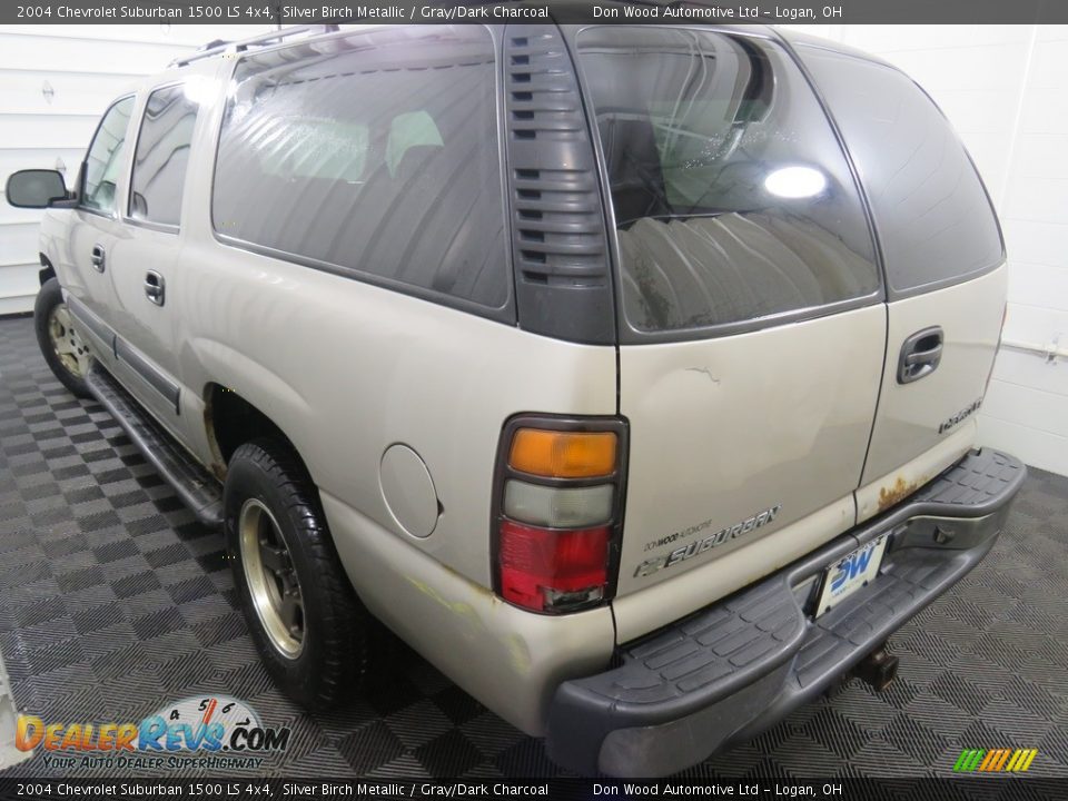 2004 Chevrolet Suburban 1500 LS 4x4 Silver Birch Metallic / Gray/Dark Charcoal Photo #11