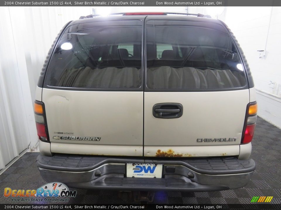 2004 Chevrolet Suburban 1500 LS 4x4 Silver Birch Metallic / Gray/Dark Charcoal Photo #12