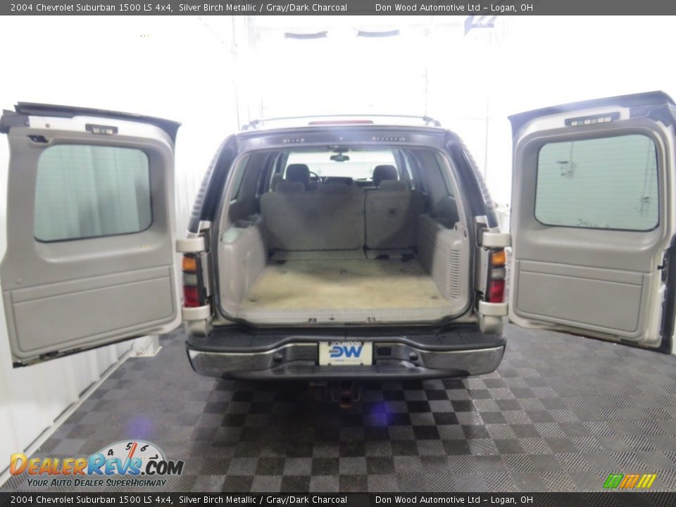2004 Chevrolet Suburban 1500 LS 4x4 Silver Birch Metallic / Gray/Dark Charcoal Photo #13