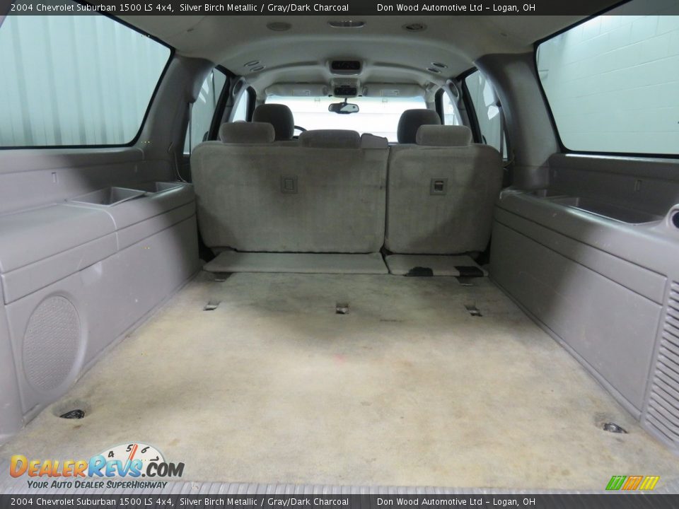 2004 Chevrolet Suburban 1500 LS 4x4 Silver Birch Metallic / Gray/Dark Charcoal Photo #14