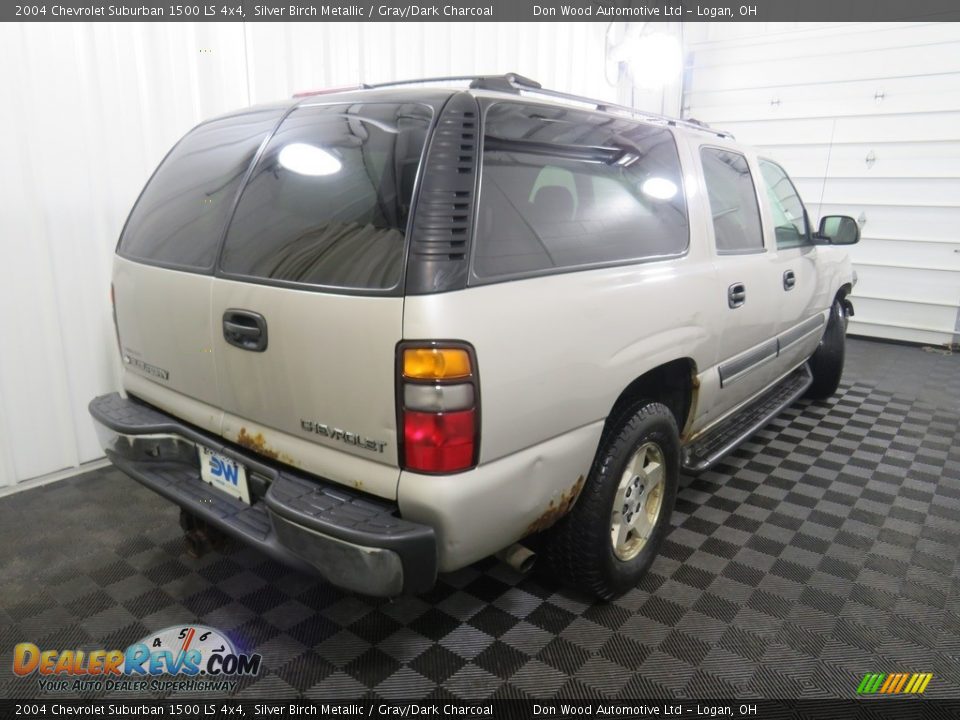 2004 Chevrolet Suburban 1500 LS 4x4 Silver Birch Metallic / Gray/Dark Charcoal Photo #15