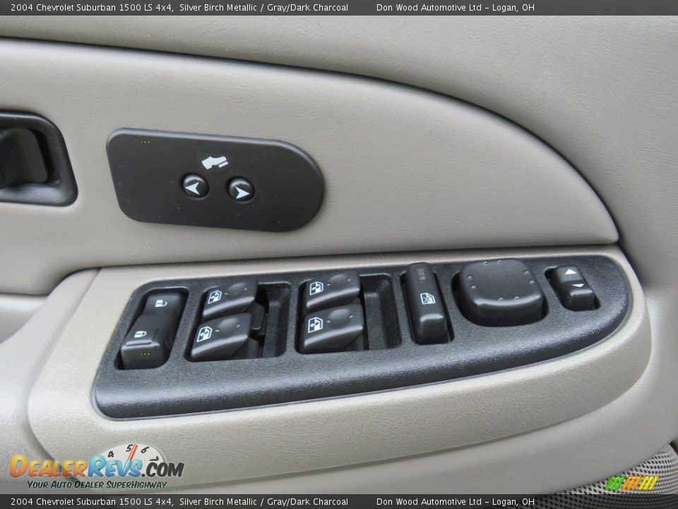 2004 Chevrolet Suburban 1500 LS 4x4 Silver Birch Metallic / Gray/Dark Charcoal Photo #17