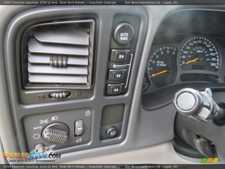 2004 Chevrolet Suburban 1500 LS 4x4 Silver Birch Metallic / Gray/Dark Charcoal Photo #18