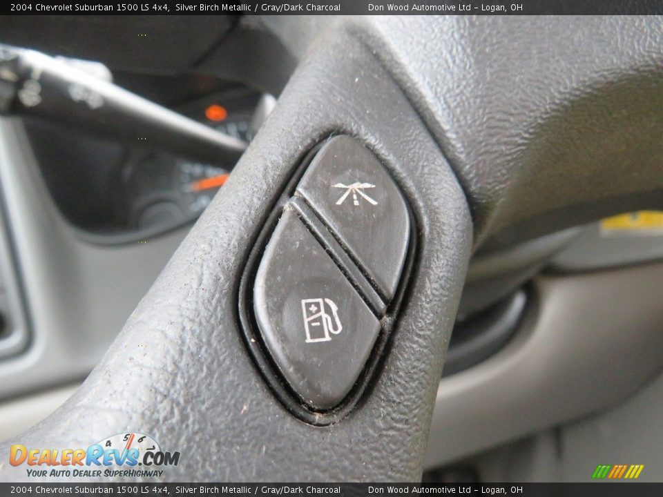 2004 Chevrolet Suburban 1500 LS 4x4 Silver Birch Metallic / Gray/Dark Charcoal Photo #23