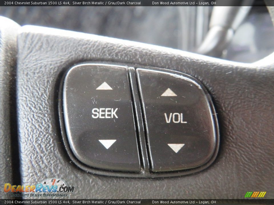 2004 Chevrolet Suburban 1500 LS 4x4 Silver Birch Metallic / Gray/Dark Charcoal Photo #25