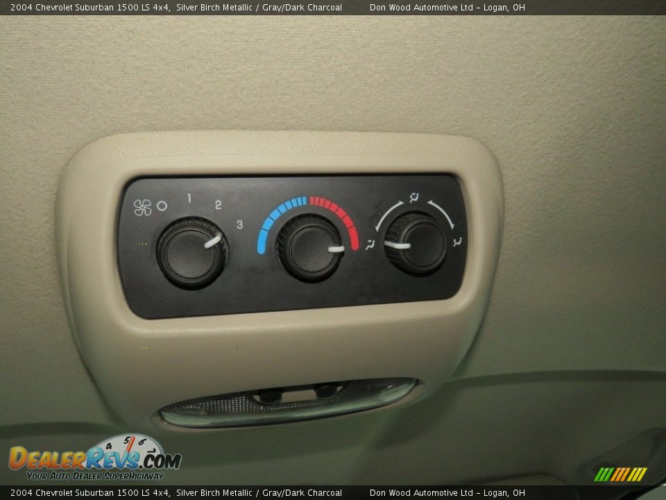 2004 Chevrolet Suburban 1500 LS 4x4 Silver Birch Metallic / Gray/Dark Charcoal Photo #33