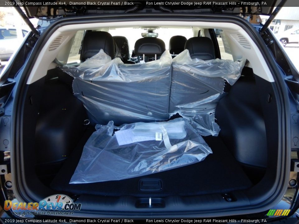 2019 Jeep Compass Latitude 4x4 Diamond Black Crystal Pearl / Black Photo #5