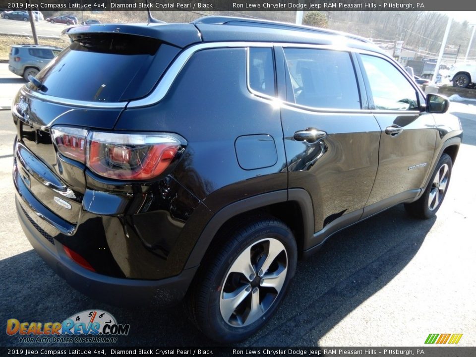 2019 Jeep Compass Latitude 4x4 Diamond Black Crystal Pearl / Black Photo #6