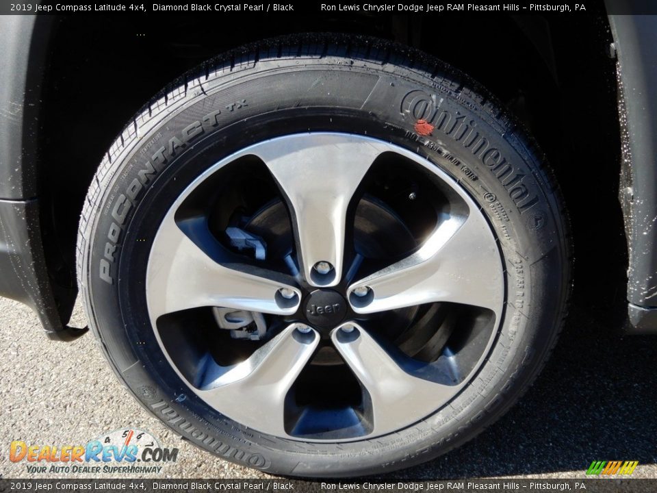 2019 Jeep Compass Latitude 4x4 Diamond Black Crystal Pearl / Black Photo #10