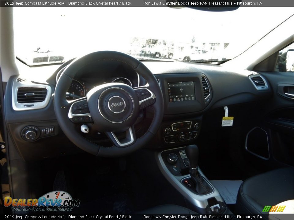 2019 Jeep Compass Latitude 4x4 Diamond Black Crystal Pearl / Black Photo #13