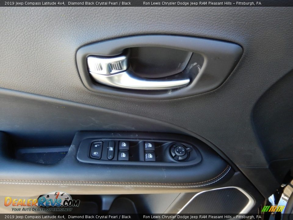 2019 Jeep Compass Latitude 4x4 Diamond Black Crystal Pearl / Black Photo #14