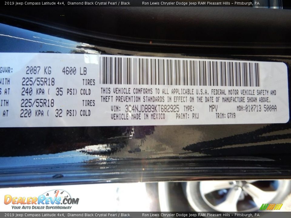 2019 Jeep Compass Latitude 4x4 Diamond Black Crystal Pearl / Black Photo #15