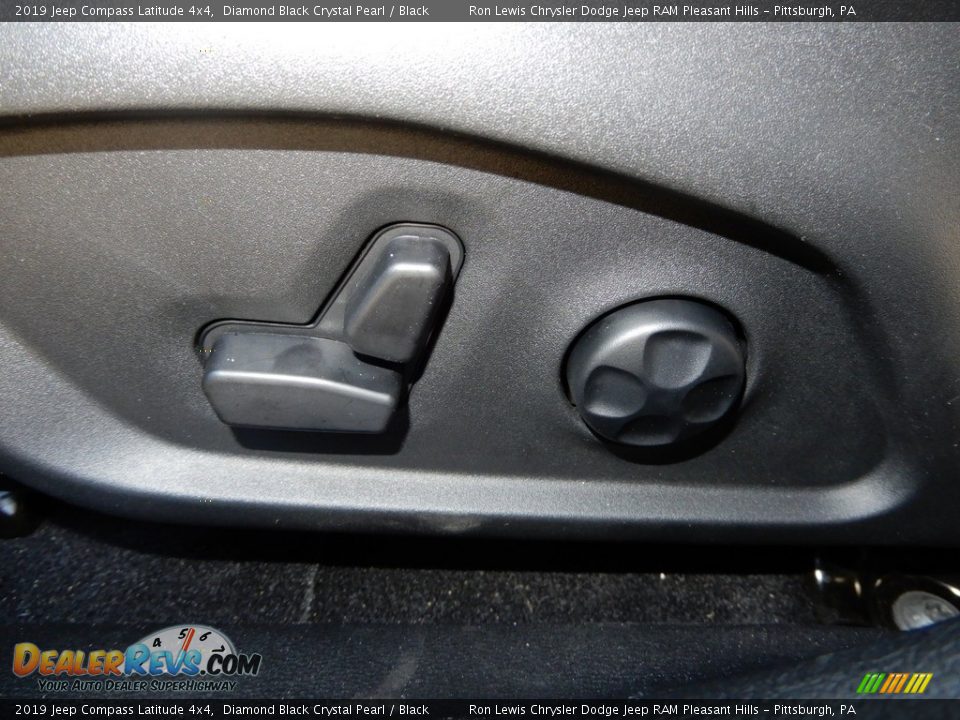 2019 Jeep Compass Latitude 4x4 Diamond Black Crystal Pearl / Black Photo #16