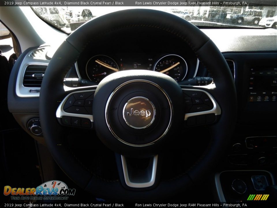 2019 Jeep Compass Latitude 4x4 Diamond Black Crystal Pearl / Black Photo #17