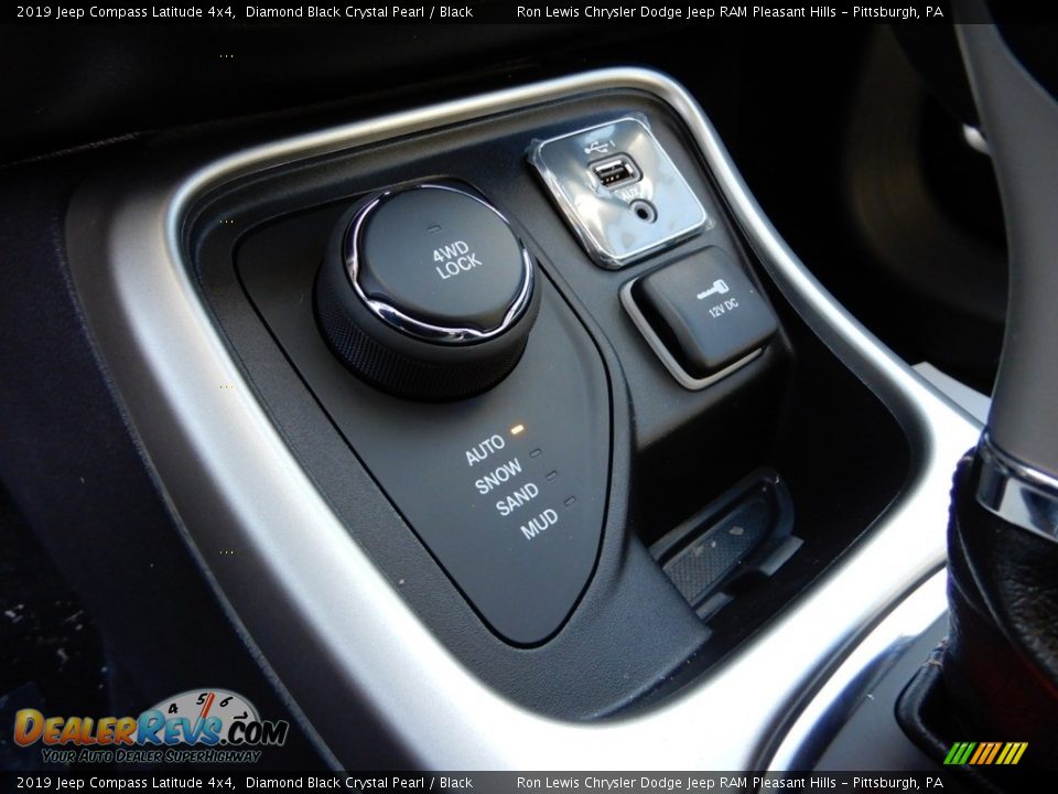 2019 Jeep Compass Latitude 4x4 Diamond Black Crystal Pearl / Black Photo #18