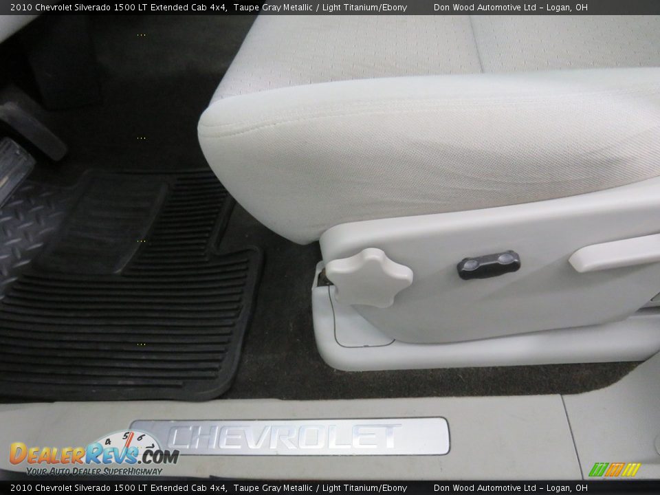 2010 Chevrolet Silverado 1500 LT Extended Cab 4x4 Taupe Gray Metallic / Light Titanium/Ebony Photo #19