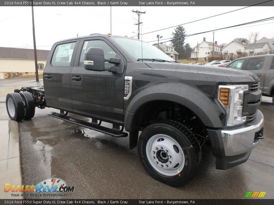 Front 3/4 View of 2019 Ford F550 Super Duty XL Crew Cab 4x4 Chassis Photo #3