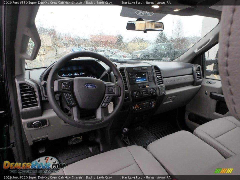 Earth Gray Interior - 2019 Ford F550 Super Duty XL Crew Cab 4x4 Chassis Photo #12