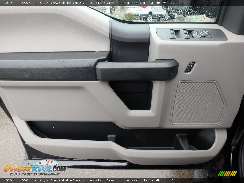 Door Panel of 2019 Ford F550 Super Duty XL Crew Cab 4x4 Chassis Photo #13