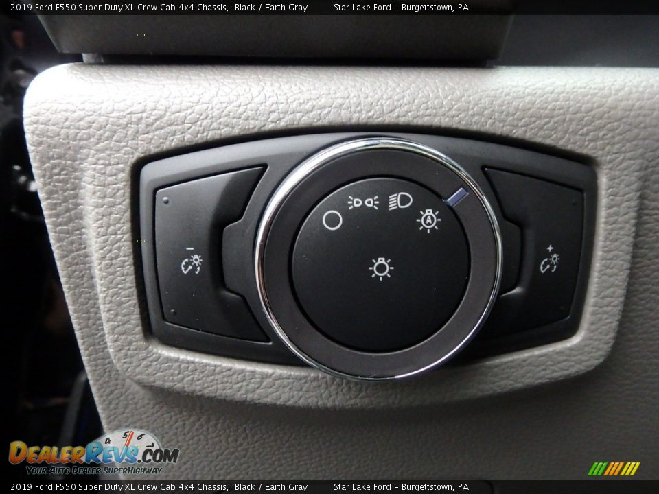 Controls of 2019 Ford F550 Super Duty XL Crew Cab 4x4 Chassis Photo #14