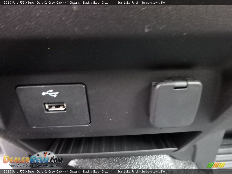 2019 Ford F550 Super Duty XL Crew Cab 4x4 Chassis Black / Earth Gray Photo #17