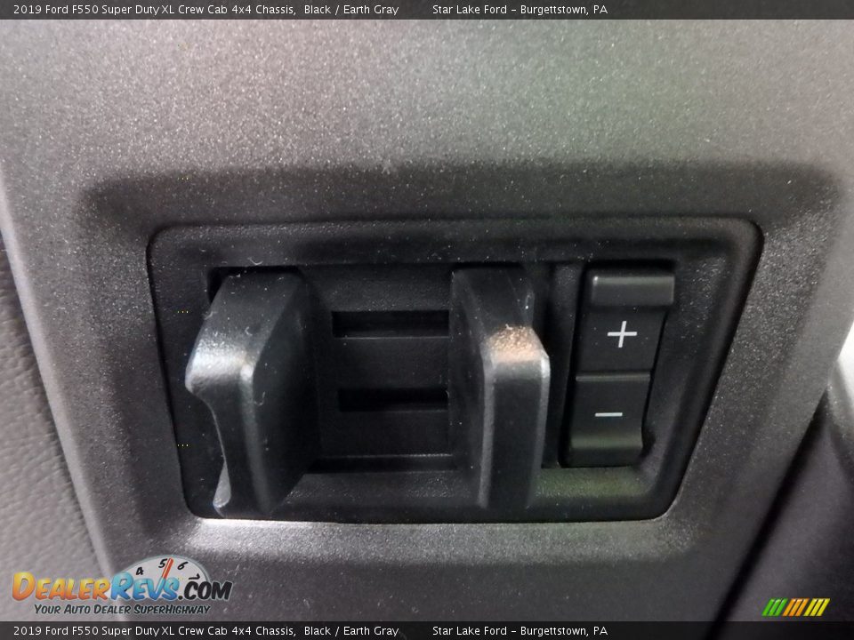 2019 Ford F550 Super Duty XL Crew Cab 4x4 Chassis Black / Earth Gray Photo #18