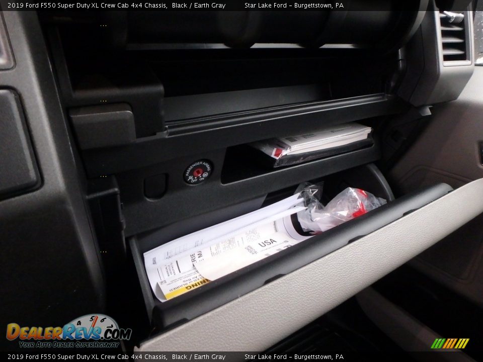 2019 Ford F550 Super Duty XL Crew Cab 4x4 Chassis Black / Earth Gray Photo #20