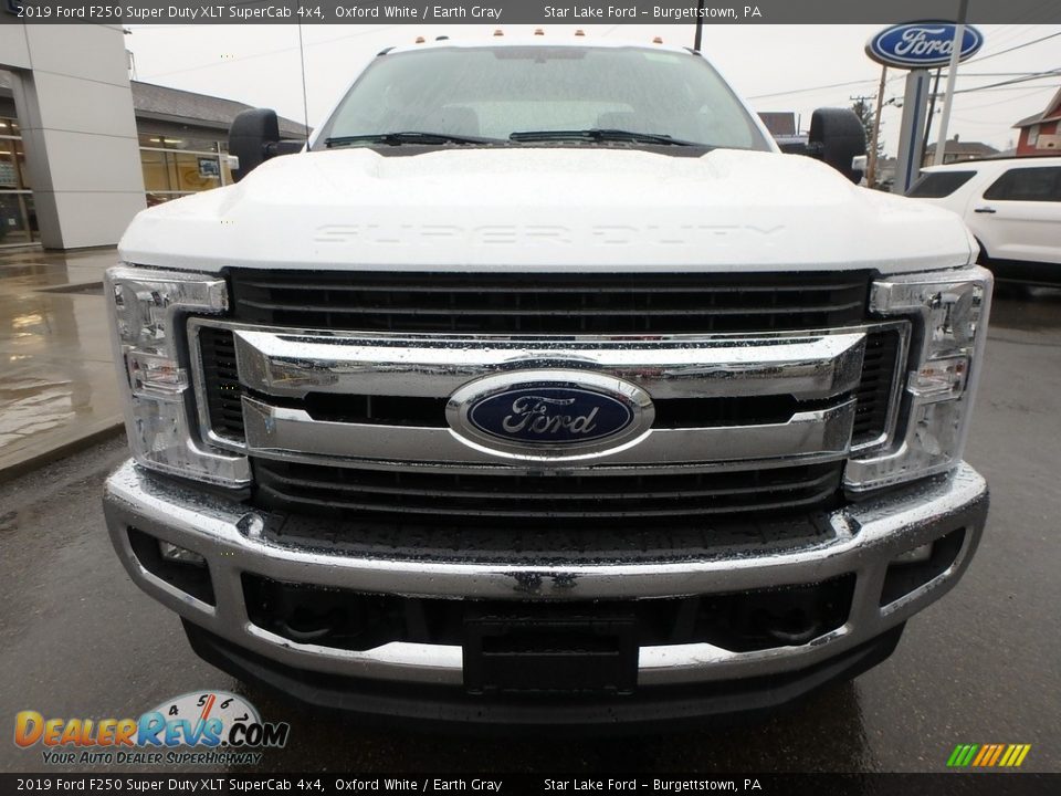 2019 Ford F250 Super Duty XLT SuperCab 4x4 Oxford White / Earth Gray Photo #2
