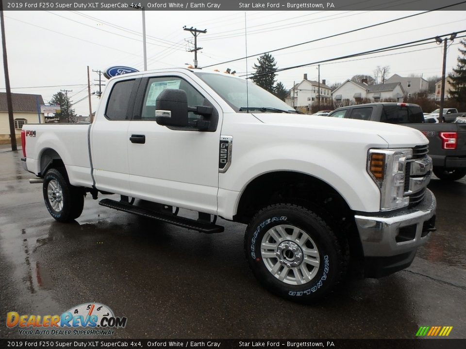 2019 Ford F250 Super Duty XLT SuperCab 4x4 Oxford White / Earth Gray Photo #3