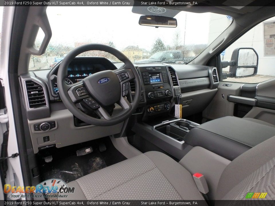 2019 Ford F250 Super Duty XLT SuperCab 4x4 Oxford White / Earth Gray Photo #13