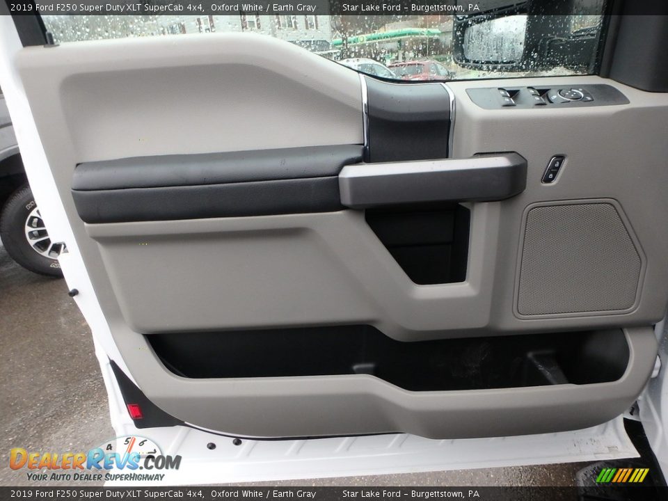 2019 Ford F250 Super Duty XLT SuperCab 4x4 Oxford White / Earth Gray Photo #14