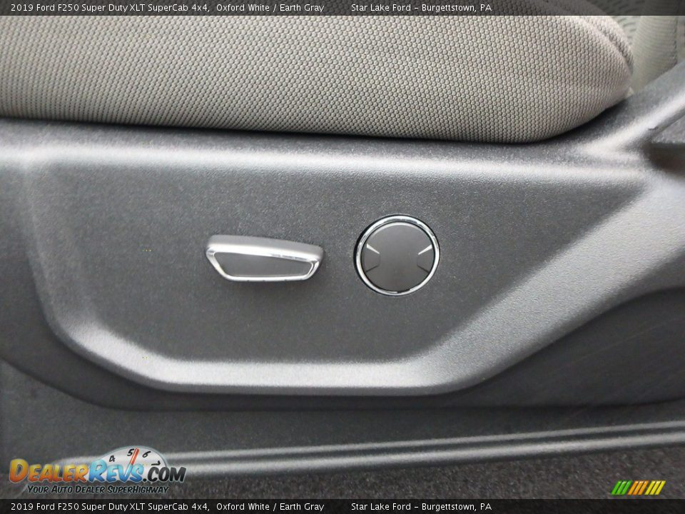 2019 Ford F250 Super Duty XLT SuperCab 4x4 Oxford White / Earth Gray Photo #15