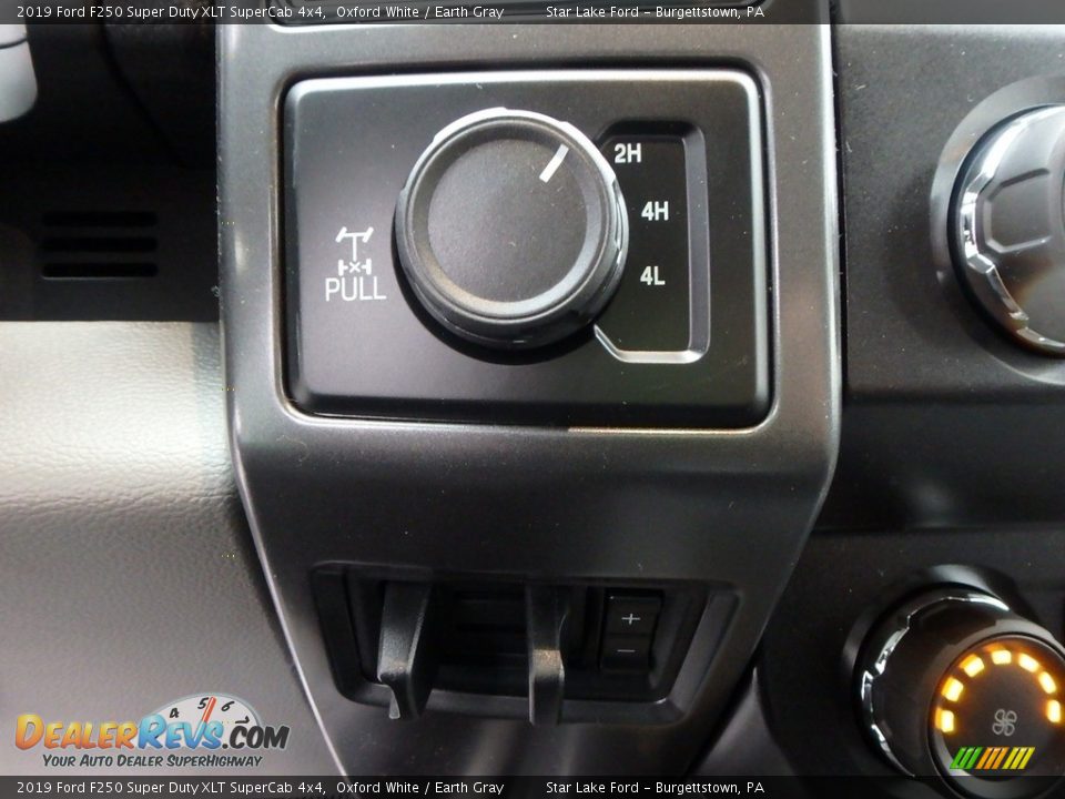 2019 Ford F250 Super Duty XLT SuperCab 4x4 Oxford White / Earth Gray Photo #17
