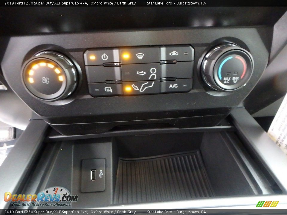 2019 Ford F250 Super Duty XLT SuperCab 4x4 Oxford White / Earth Gray Photo #18