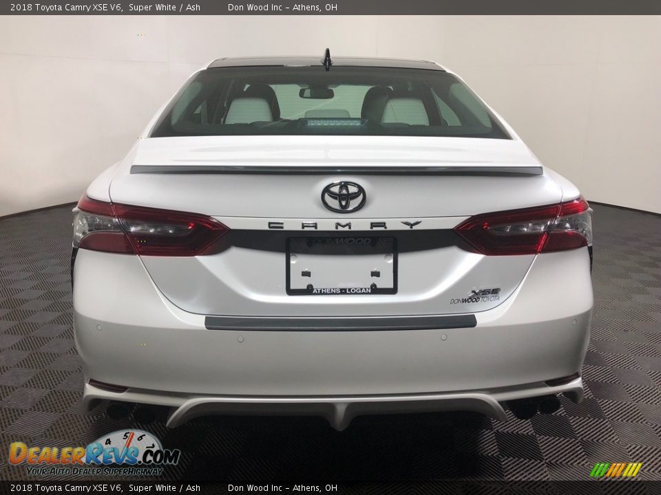 2018 Toyota Camry XSE V6 Super White / Ash Photo #9