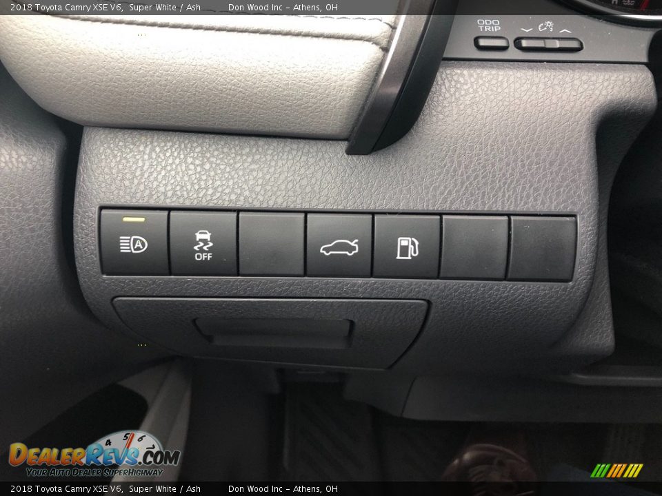 2018 Toyota Camry XSE V6 Super White / Ash Photo #31