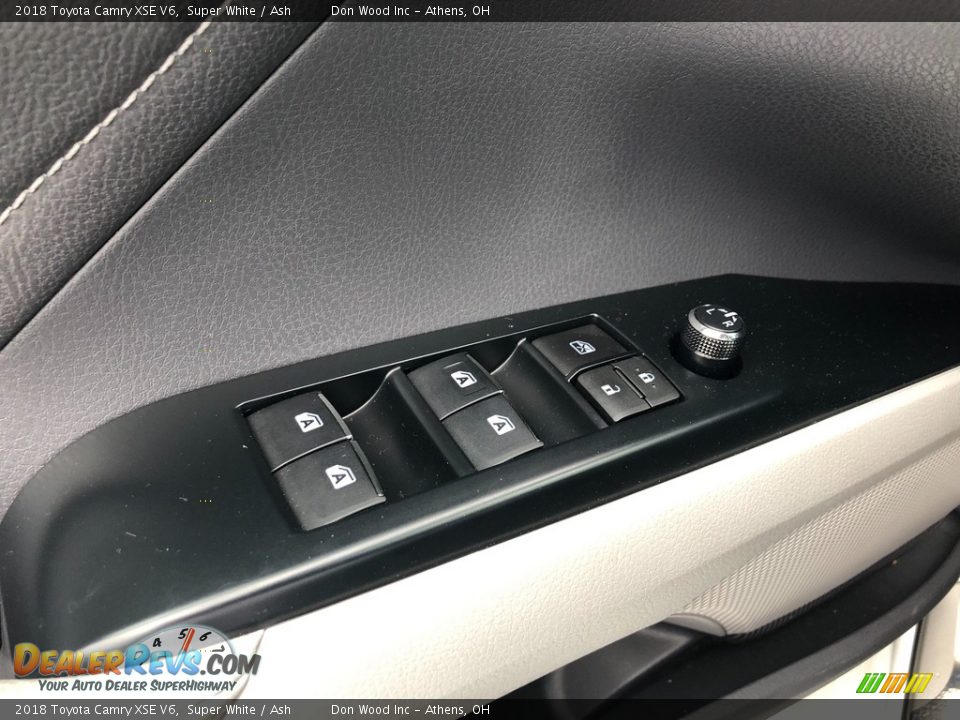 2018 Toyota Camry XSE V6 Super White / Ash Photo #32
