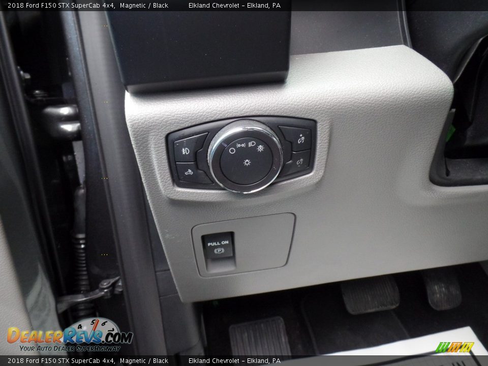 2018 Ford F150 STX SuperCab 4x4 Magnetic / Black Photo #24