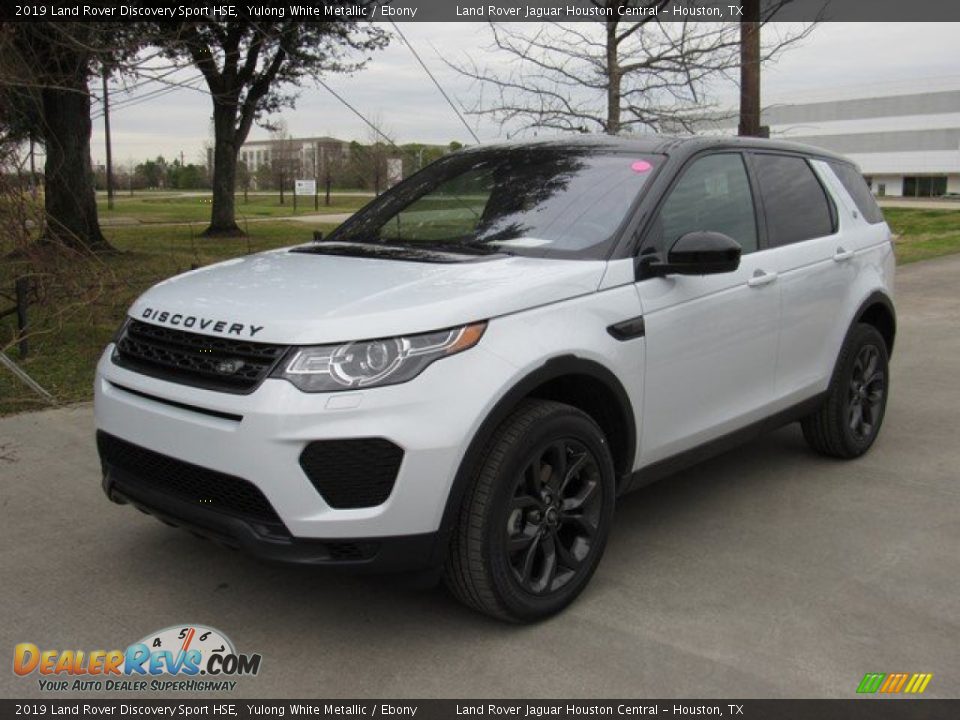 Front 3/4 View of 2019 Land Rover Discovery Sport HSE Photo #10