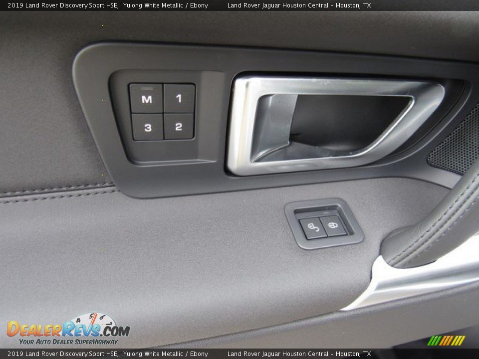 Controls of 2019 Land Rover Discovery Sport HSE Photo #24