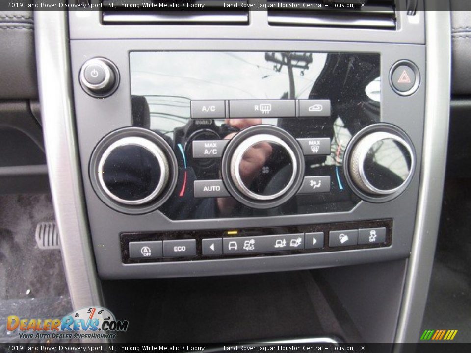 Controls of 2019 Land Rover Discovery Sport HSE Photo #34
