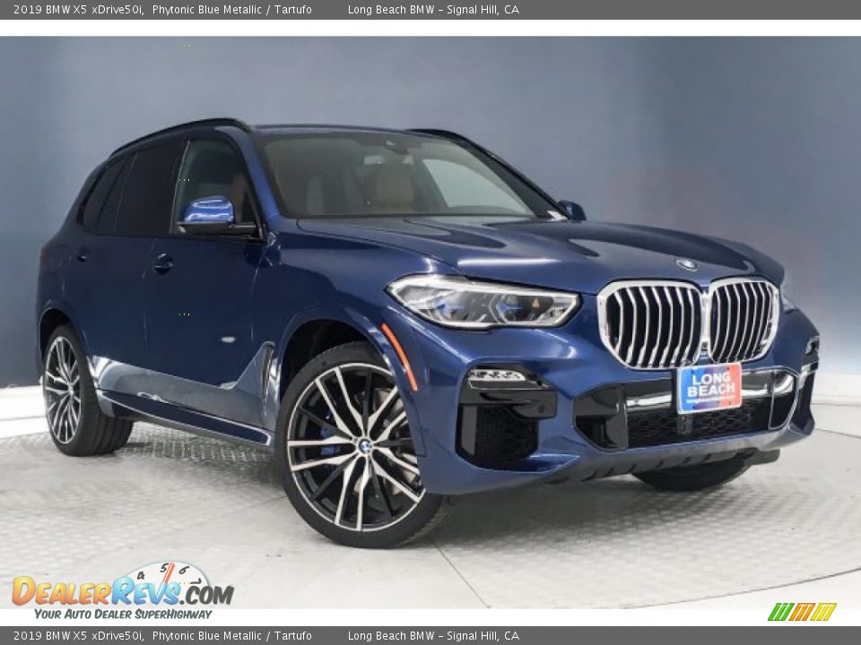 Front 3/4 View of 2019 BMW X5 xDrive50i Photo #12