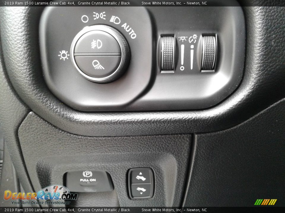 2019 Ram 1500 Laramie Crew Cab 4x4 Granite Crystal Metallic / Black Photo #16