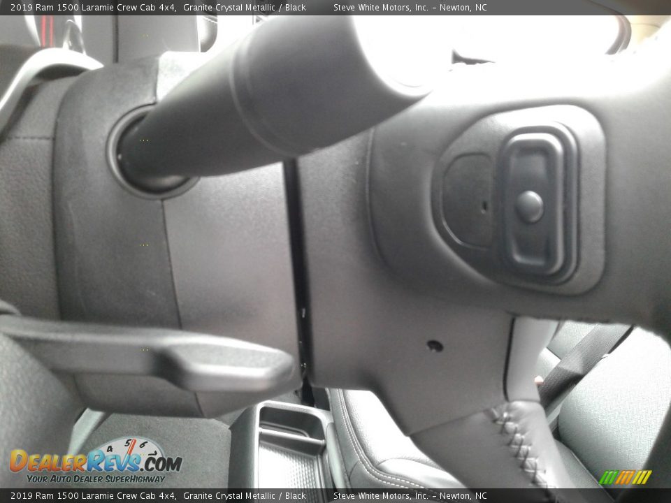 2019 Ram 1500 Laramie Crew Cab 4x4 Granite Crystal Metallic / Black Photo #17